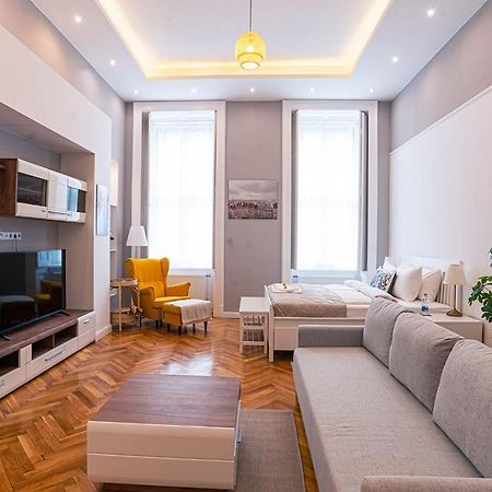 Joy Apartments On Kiraly Street บูดาเปสต์ ภายนอก รูปภาพ