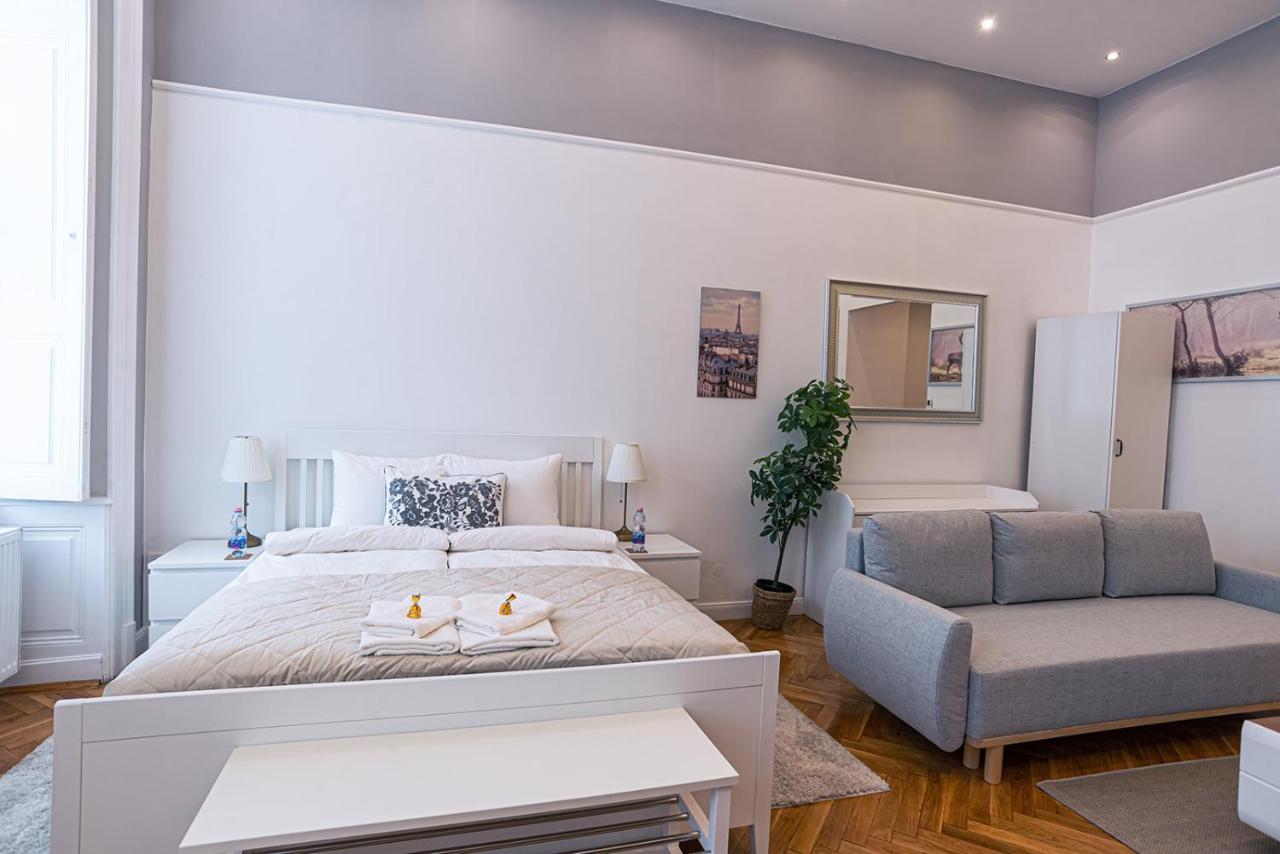 Joy Apartments On Kiraly Street บูดาเปสต์ ภายนอก รูปภาพ