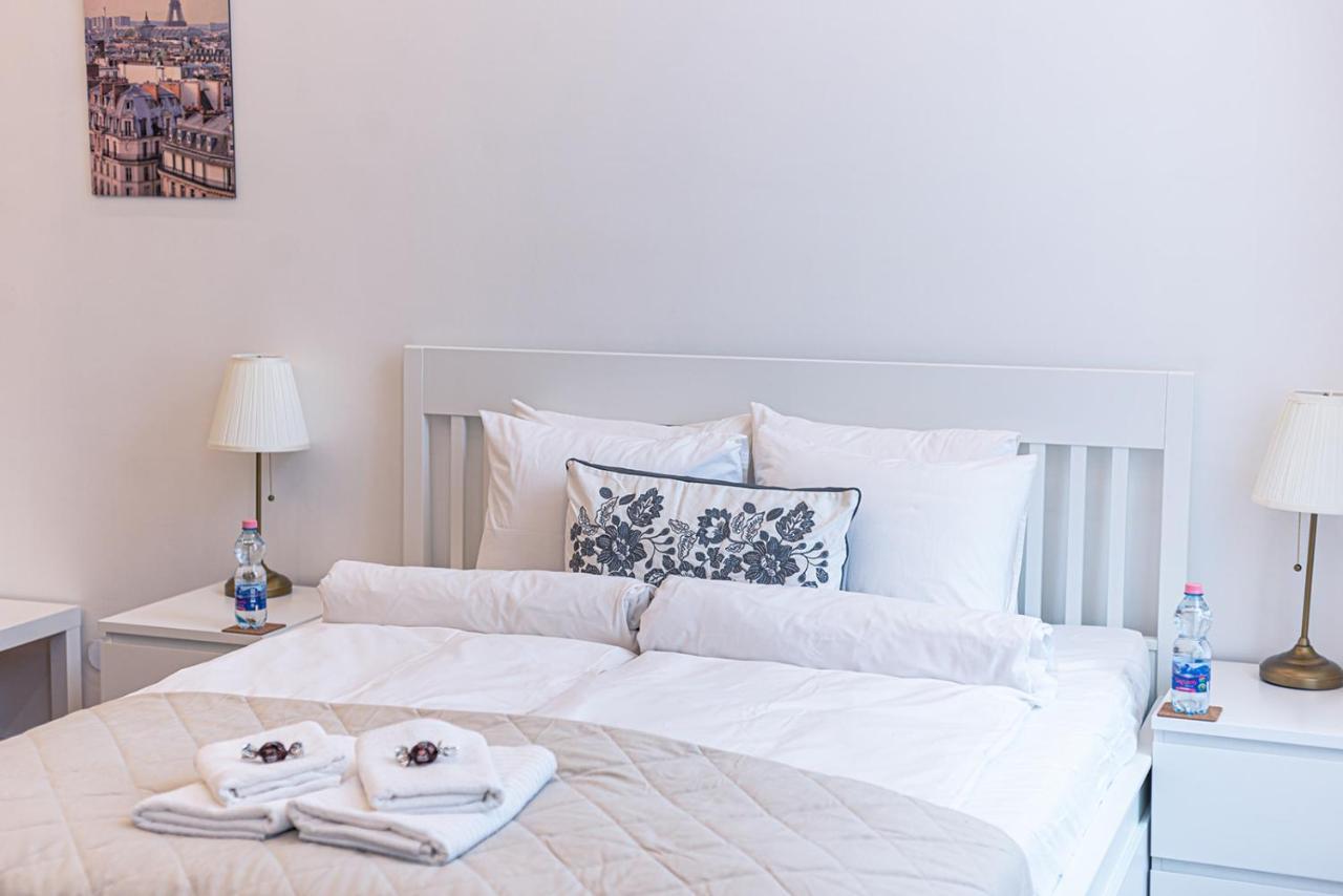 Joy Apartments On Kiraly Street บูดาเปสต์ ภายนอก รูปภาพ