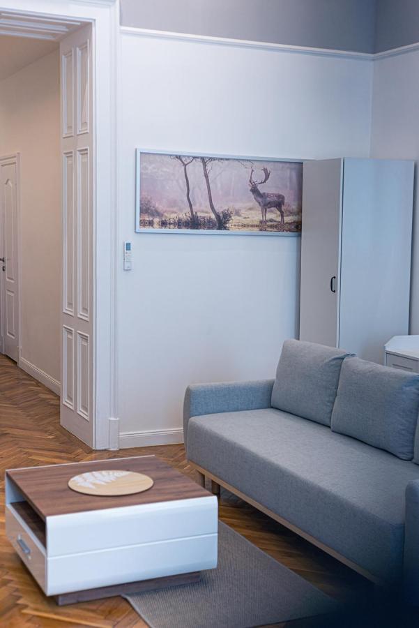 Joy Apartments On Kiraly Street บูดาเปสต์ ภายนอก รูปภาพ
