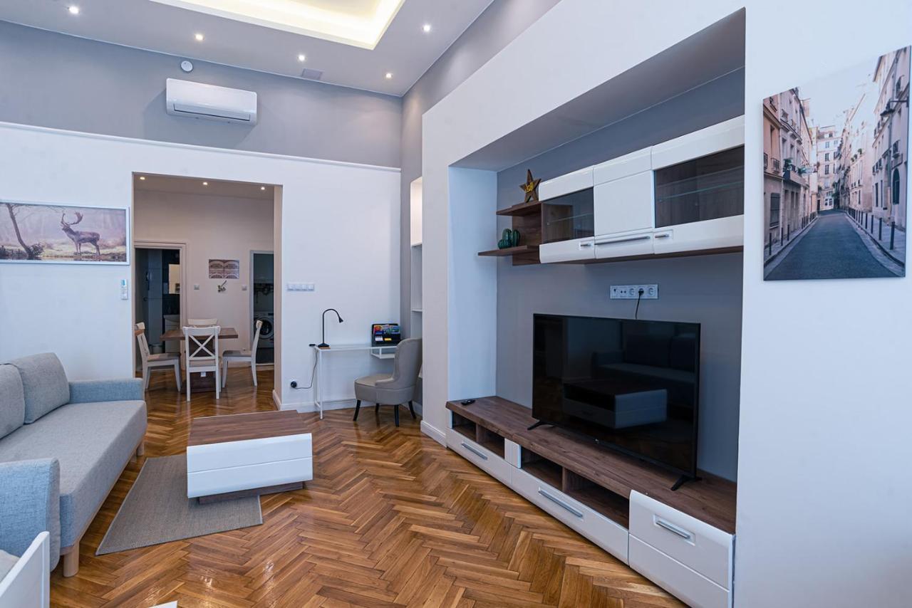 Joy Apartments On Kiraly Street บูดาเปสต์ ภายนอก รูปภาพ