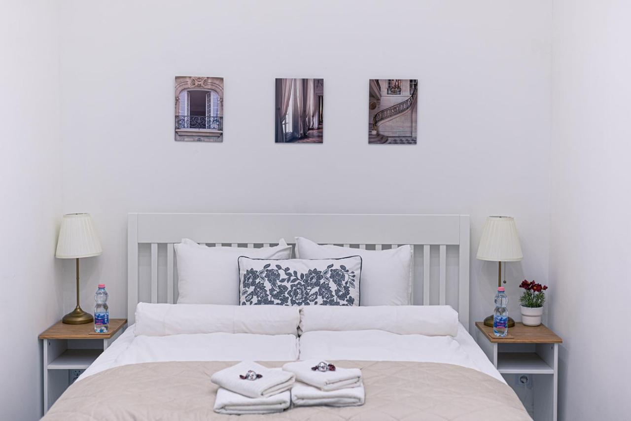 Joy Apartments On Kiraly Street บูดาเปสต์ ภายนอก รูปภาพ