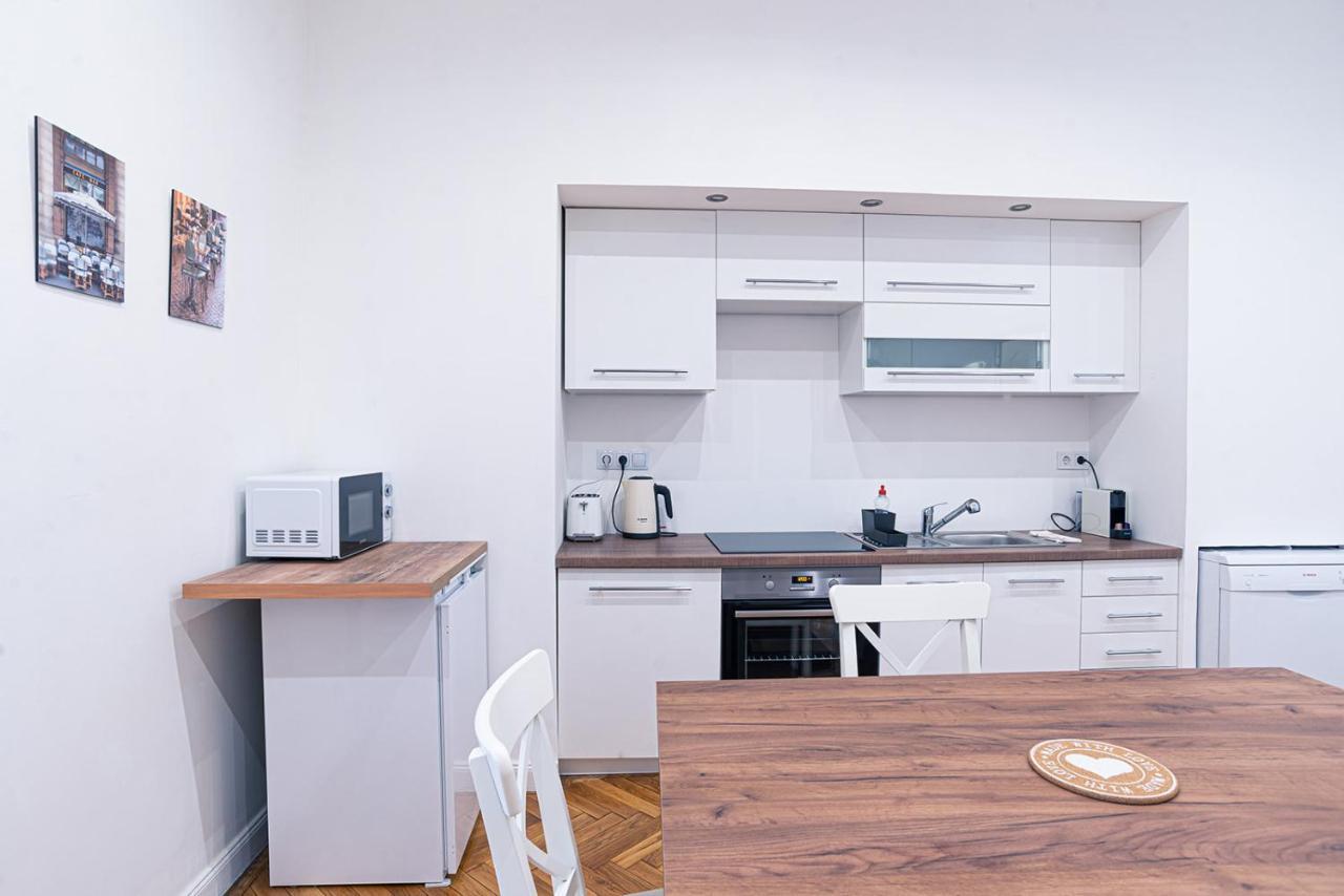 Joy Apartments On Kiraly Street บูดาเปสต์ ภายนอก รูปภาพ