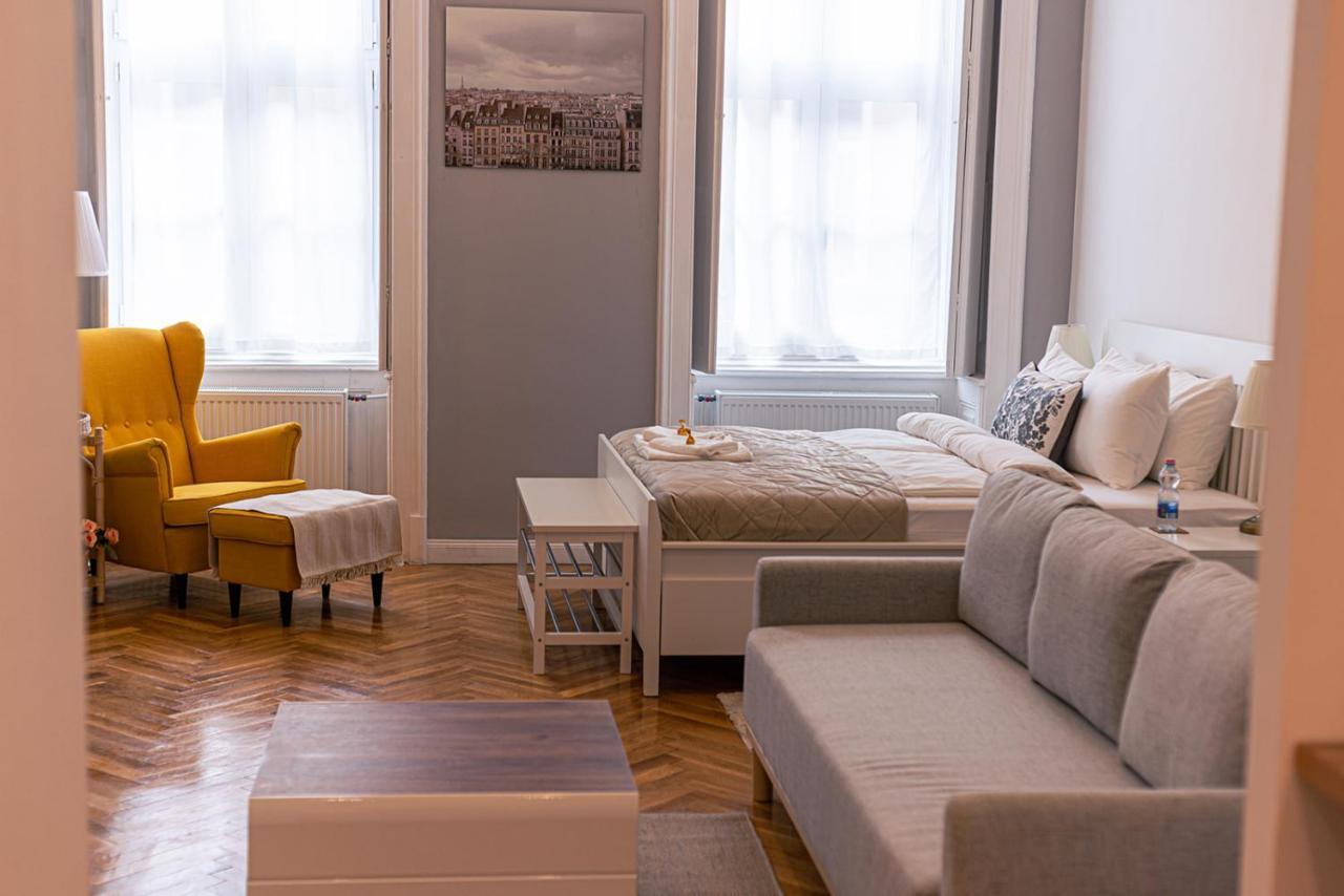 Joy Apartments On Kiraly Street บูดาเปสต์ ภายนอก รูปภาพ