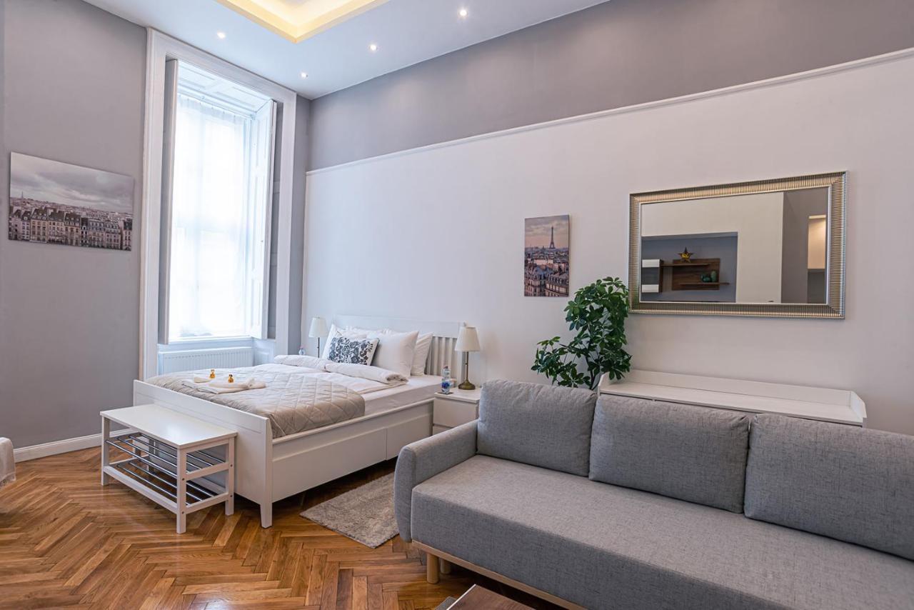Joy Apartments On Kiraly Street บูดาเปสต์ ภายนอก รูปภาพ