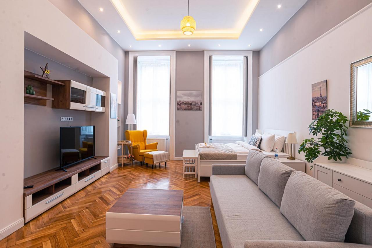 Joy Apartments On Kiraly Street บูดาเปสต์ ภายนอก รูปภาพ