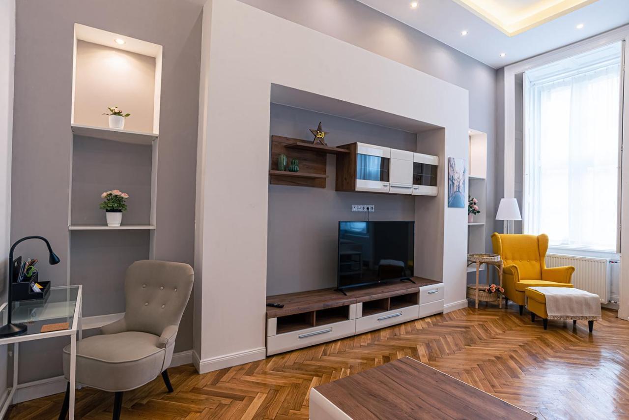 Joy Apartments On Kiraly Street บูดาเปสต์ ภายนอก รูปภาพ
