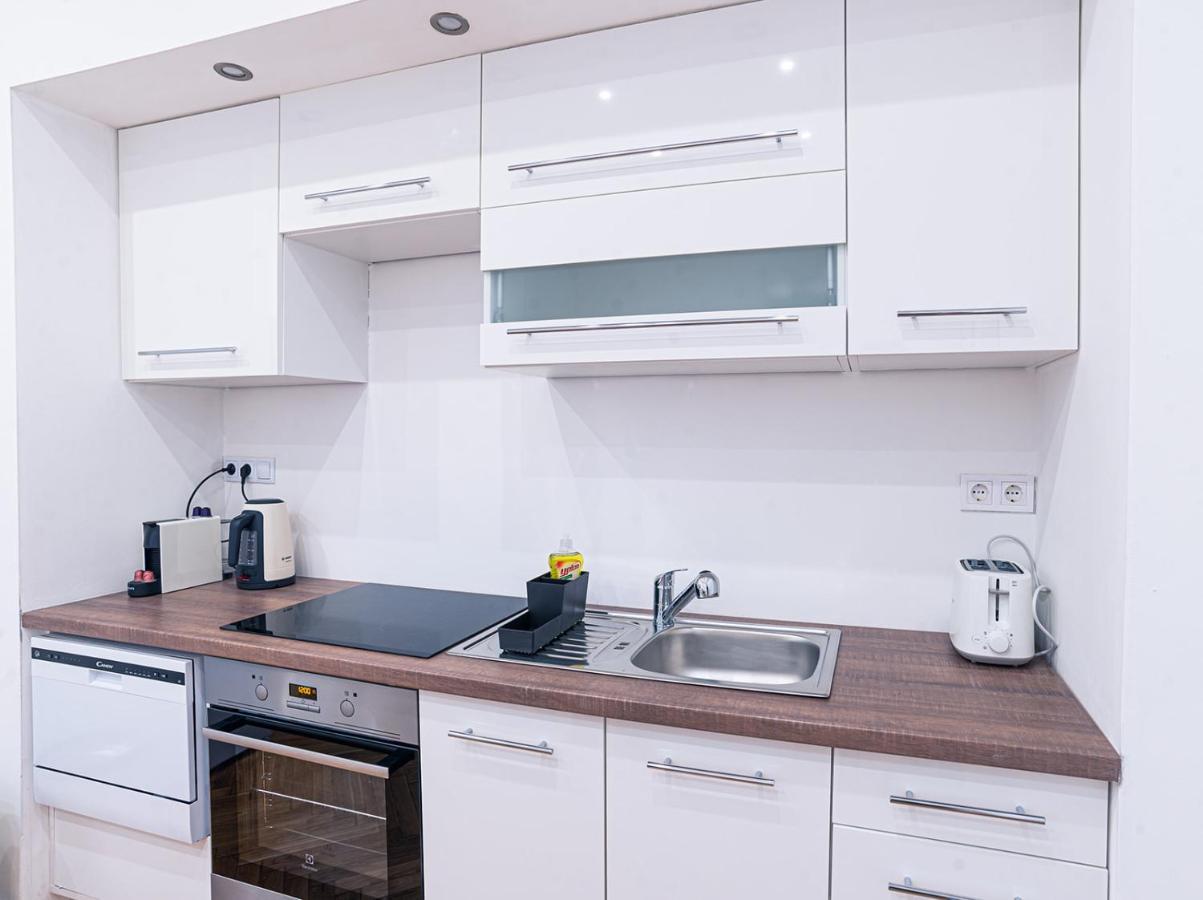 Joy Apartments On Kiraly Street บูดาเปสต์ ภายนอก รูปภาพ