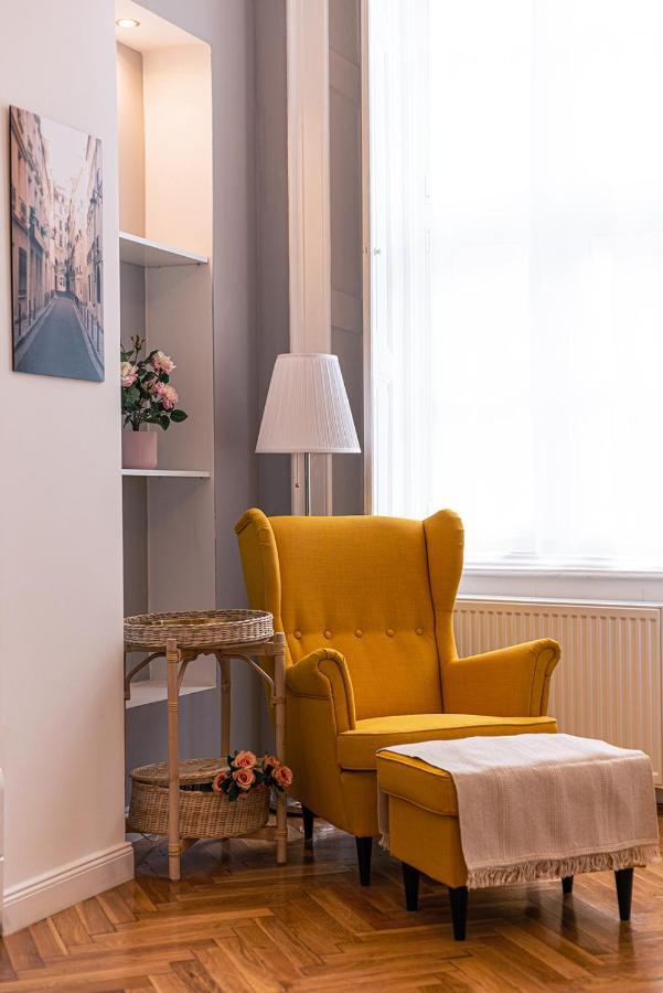 Joy Apartments On Kiraly Street บูดาเปสต์ ภายนอก รูปภาพ