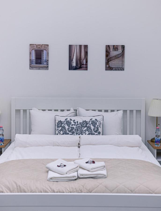 Joy Apartments On Kiraly Street บูดาเปสต์ ภายนอก รูปภาพ