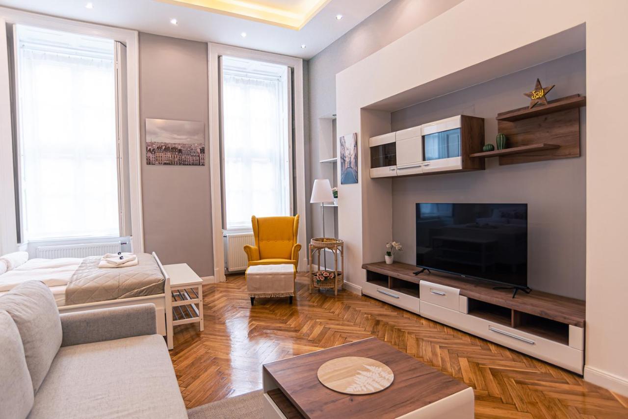 Joy Apartments On Kiraly Street บูดาเปสต์ ภายนอก รูปภาพ